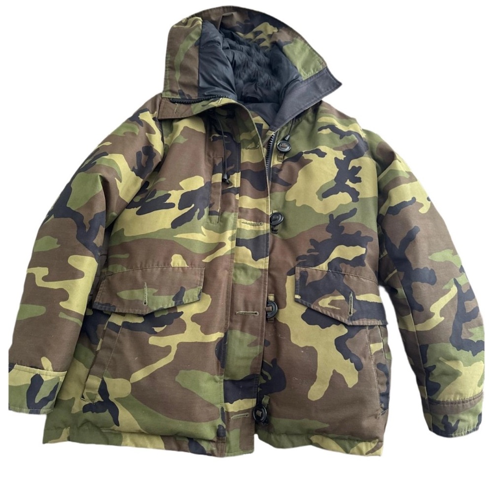Canada Goose Camouflage Puffer Jacket
Women's